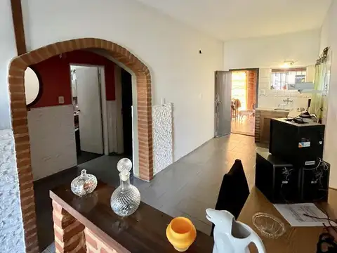 Casa 6 ambientes con 2 baños