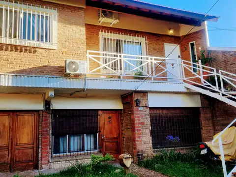 PH 3 Ambientes tipo casa, con amplio jardin , en venta en Martinez Fleming / Panamericana