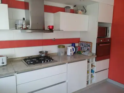 Casa 7 ambientes con 3 baños