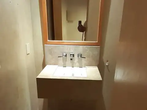 Colegiales, casa 6 ambientes, solo uso comercial, a 1 cuadra de Avenidas