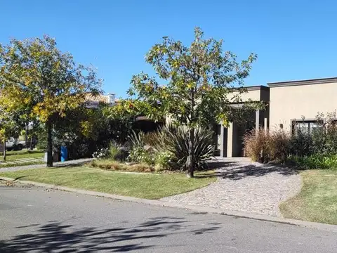 Casa En Venta Cantón Puerto Al