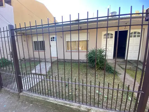 Casa en  venta en Quilmes 3 ambientes con jardin y garage