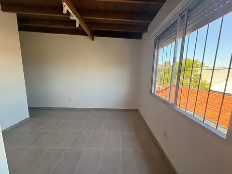 Depto Tipo Casa 2 ambientes con 1 baño