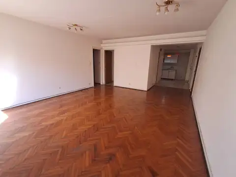 3 Ambientes con Dependencia - Almagro - Grandes Dimensiones