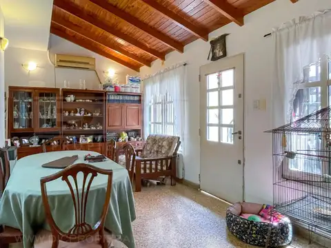 Av. alvarez thomas  al 3400 Entre Ignacio Rivera y Nahuel Huapí.