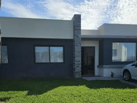 Casa en Venta en Pilar del Este - Santa Lucia, USD 170.000