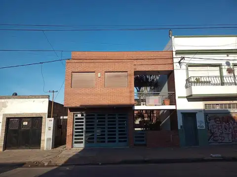 Casa en venta - 4 Dormitorios 2 Baños - Cochera - 359Mts2 - Villa Elvira