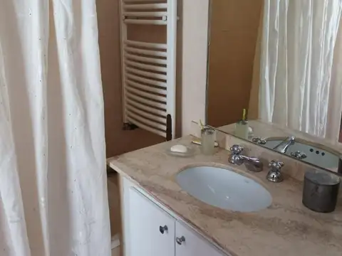 Excelente Depto en Venta 2 dorm Alsina 727 4to piso