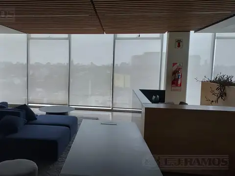 Oficina en Alquiler con 9 cocheras