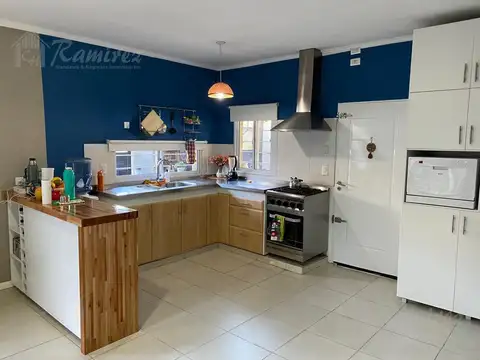 Casa 4 ambientes con 2 baños