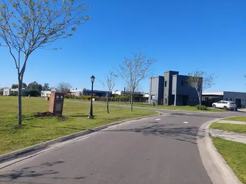 Av Dr  H Pueyrredon Pilar del Este Barrio Santa Emilia Etapa 6