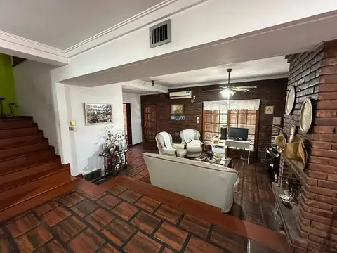 Casa en Venta con 3 cocheras