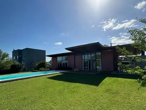 Casa en Venta en Joaquin Gorina [Cod: ]