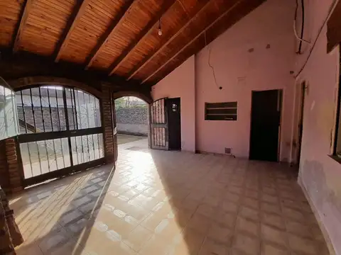 Casa 5 ambientes con 1 baño