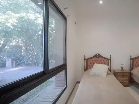 Casa 6 ambientes con 2 baños