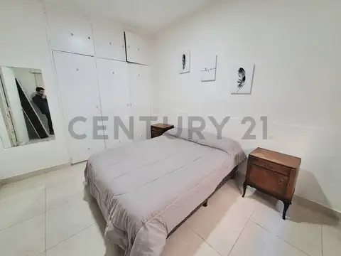 Departamento 2 ambientes con patio zona Plaza Mitre