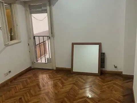 2 ambientes 3° PISO LATERAL LUMINOSO COCINA Y BAÑO COMPLETOS