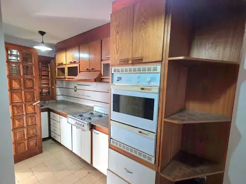 Gobernador Alvarez de Arenales 900