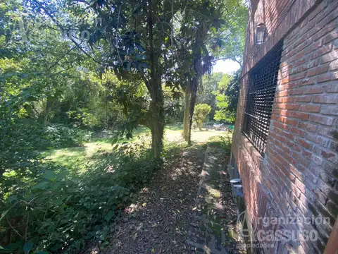 Casa 10 ambientes con 4 baños