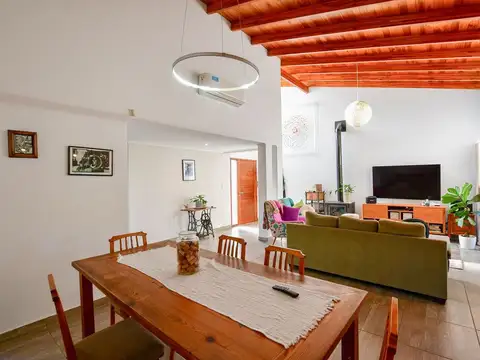 Casa 4 ambientes con 1 baño