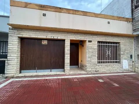 Venta Casa 2 Dorm. 1 Baño – A Reciclar – Lobos