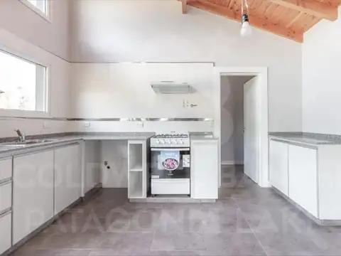 Casa 4 ambientes con 2 baños