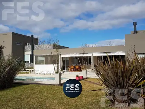 ALQUILER ANUAL CASA CON PARQUE Y BOSQUE PROPIO EN FINCAS DE SAN VICENTE