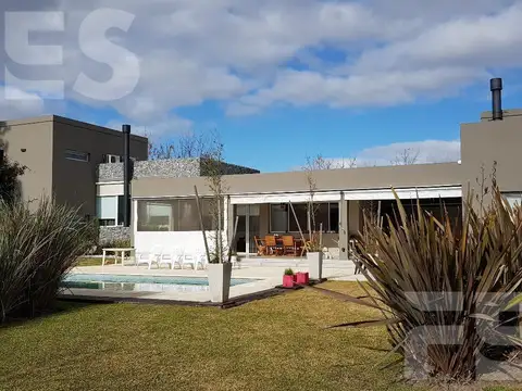 ALQUILER ANUAL CASA CON PARQUE Y BOSQUE PROPIO EN FINCAS DE SAN VICENTE