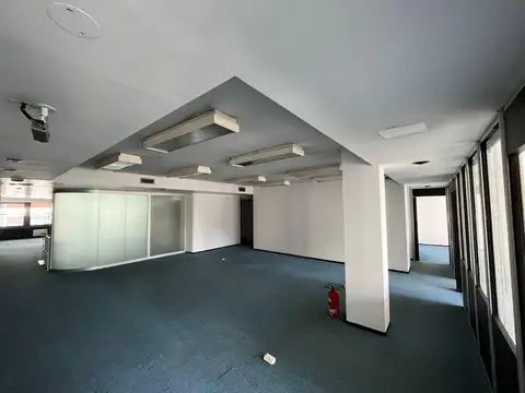 Oficina en Alquiler con 1 cochera