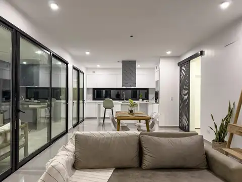 Casa 5 ambientes con 3 baños