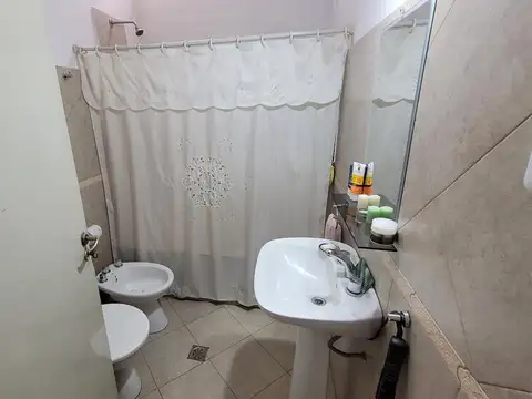 Casa de 3 Ambientes con Cochera y patio - Hedo