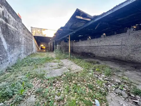 TERRENO EN VENTA APTO CONSTRUCTORA. PB+3 PISOS