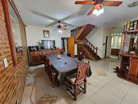 Casa 6 ambientes con 1 baño