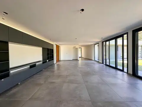 Casa 5 ambientes con 3 baños