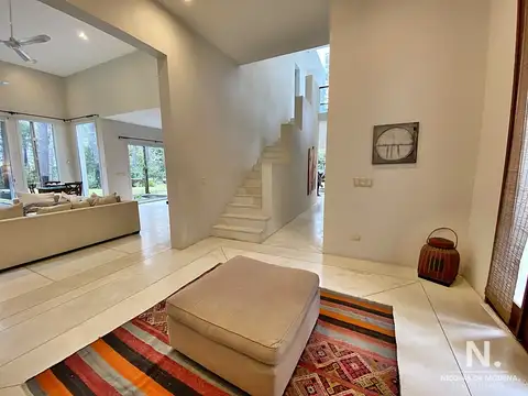 Casa 6 ambientes con 4 baños