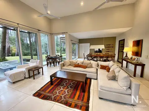 Casa en Venta e de 5 dormitorios en La Barra , Punta del este , Maldonado