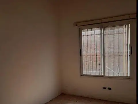 VENTA CASA 4 AMB C GARAGE PARRILLA LOS TILOS GARIN