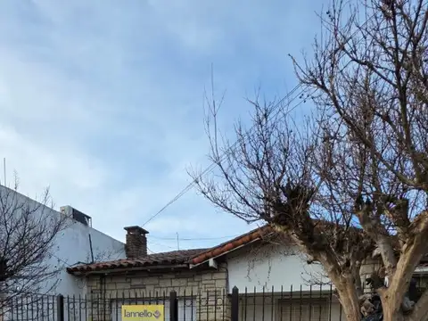 Venta de Chalet con dependencia en Paso del Rey.