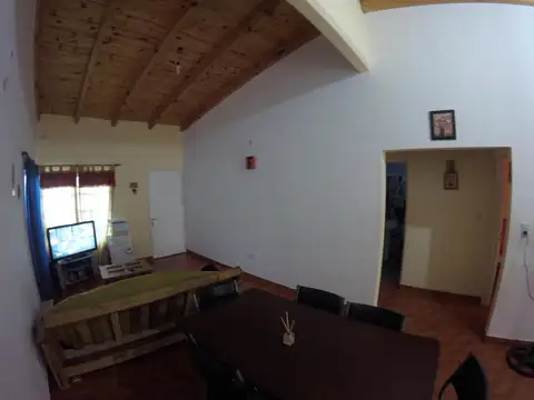 Vendo casa de 2 dormitorios en Barrio Rene Favaloro