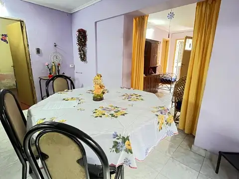 Se vende casa de dos dormitorios patio y cochera!