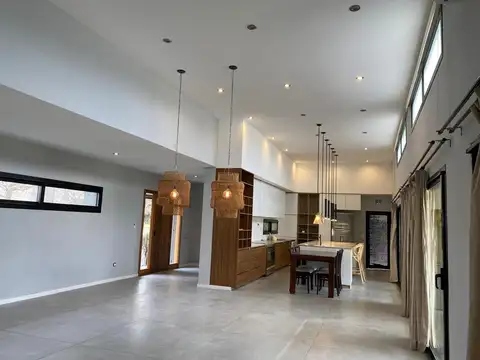 Casa 5 ambientes con 5 baños