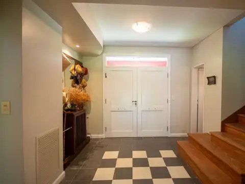 Hipólito Yrigoyen 100