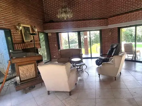 Casa en Venta con 4 cocheras