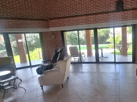 Casa 8 ambientes con 4 baños