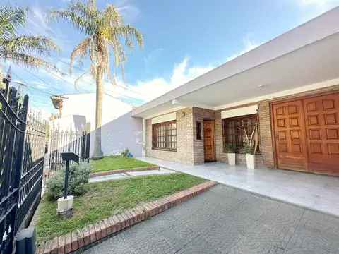 VENTA CASA 3 AMBIENTES JARDÍN COCHERA QUINCHO