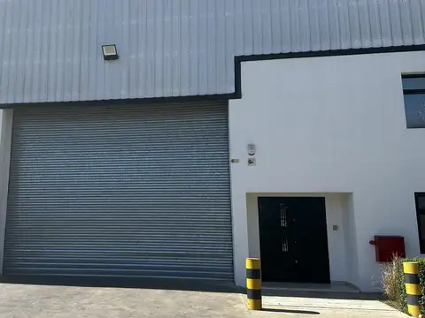 Depósito 1500m2 en Pilarica