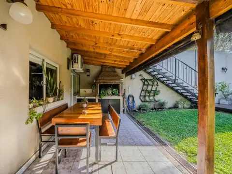 Casa en Saavedra con Jardín + Pileta + Quincho + Sauna
