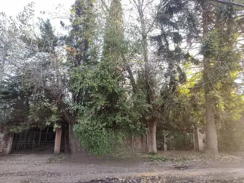 CASA EN VENTA EN FRANCISCO ALVAREZ CON PILETA