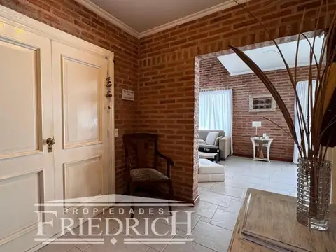 Casa 4 ambientes con 4 baños