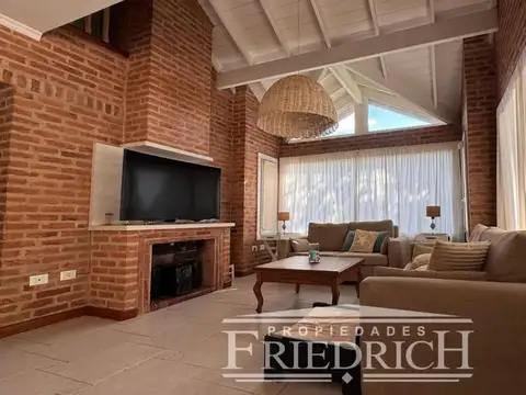 Casa en Venta con 7 cocheras